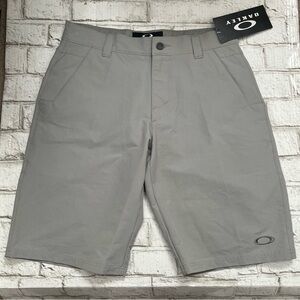 Oakley Golf Chino Shorts Light Gray Mens Sz 32 *NWT